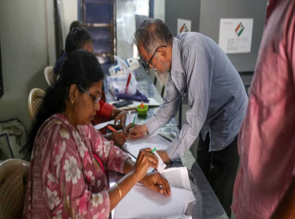 मध्य प्रदेश के दो विधानसभा क्षेत्रों में 11 बजे तक 37 प्रतिशत से अधिक मतदान